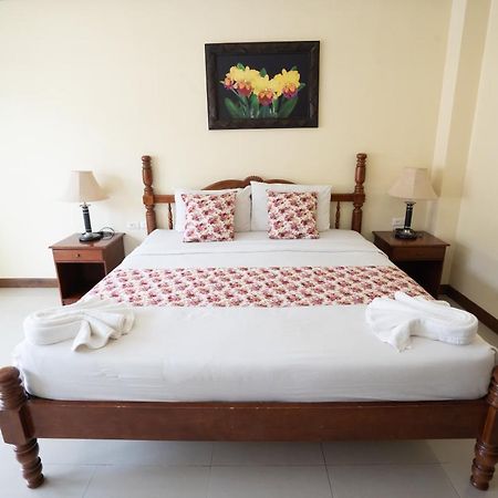 Pranang Flora House Hotel Ao Nang Bagian luar foto